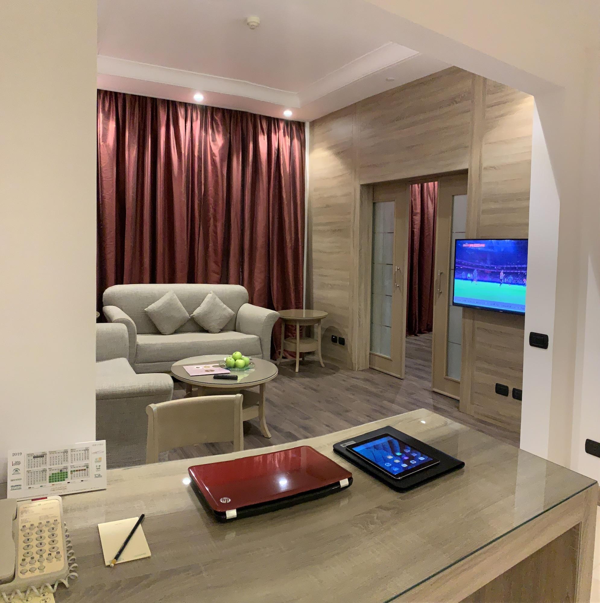Carlton Al Moaibed Hotel Dammam Eksteriør bilde A suite at the hotel