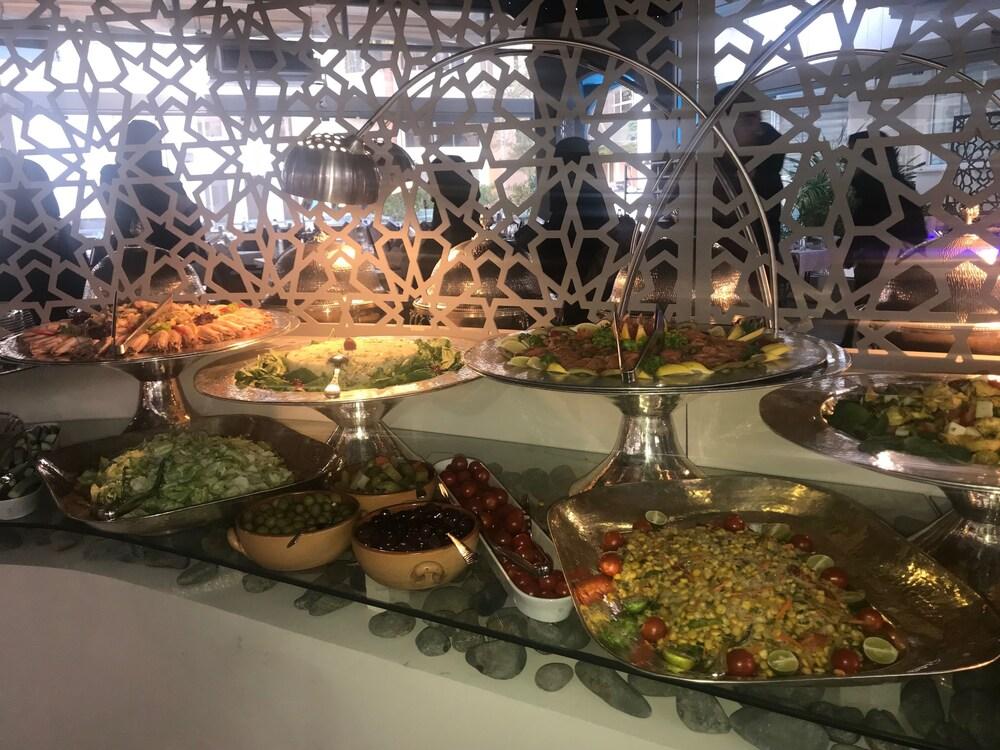 Carlton Al Moaibed Hotel Dammam Eksteriør bilde A selection of meze at a restaurant in Nicosia, Cyprus