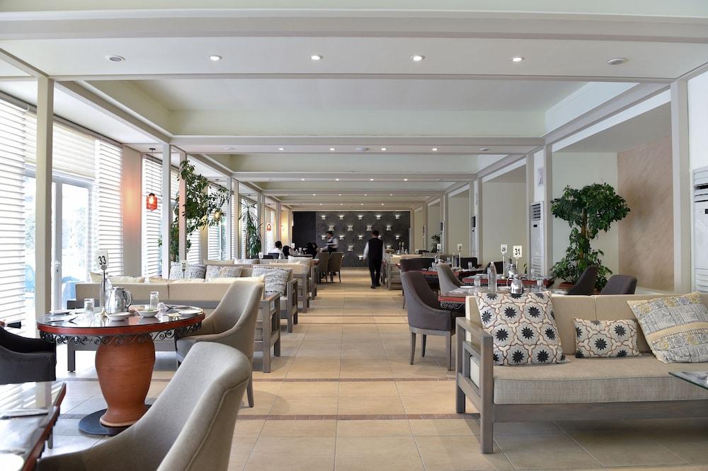 Carlton Al Moaibed Hotel Dammam Eksteriør bilde The restaurant
