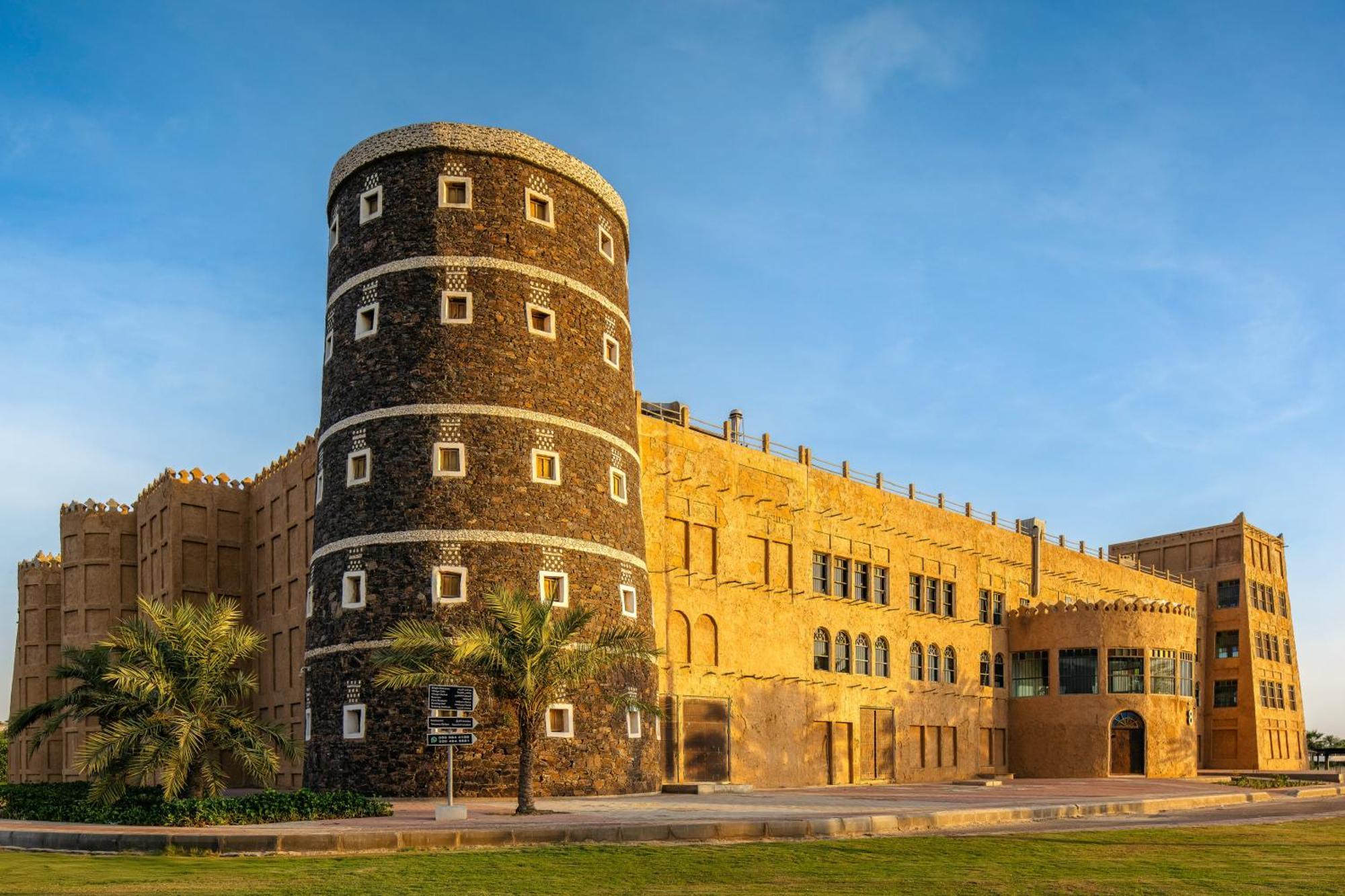 Carlton Al Moaibed Hotel Dammam Eksteriør bilde Al Jahili Fort