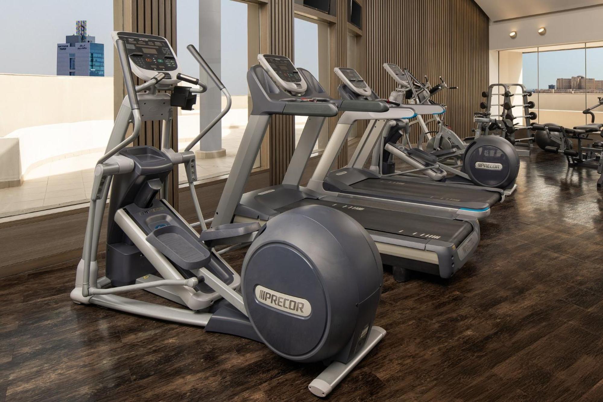 Carlton Al Moaibed Hotel Dammam Eksteriør bilde A Precor elliptical trainer