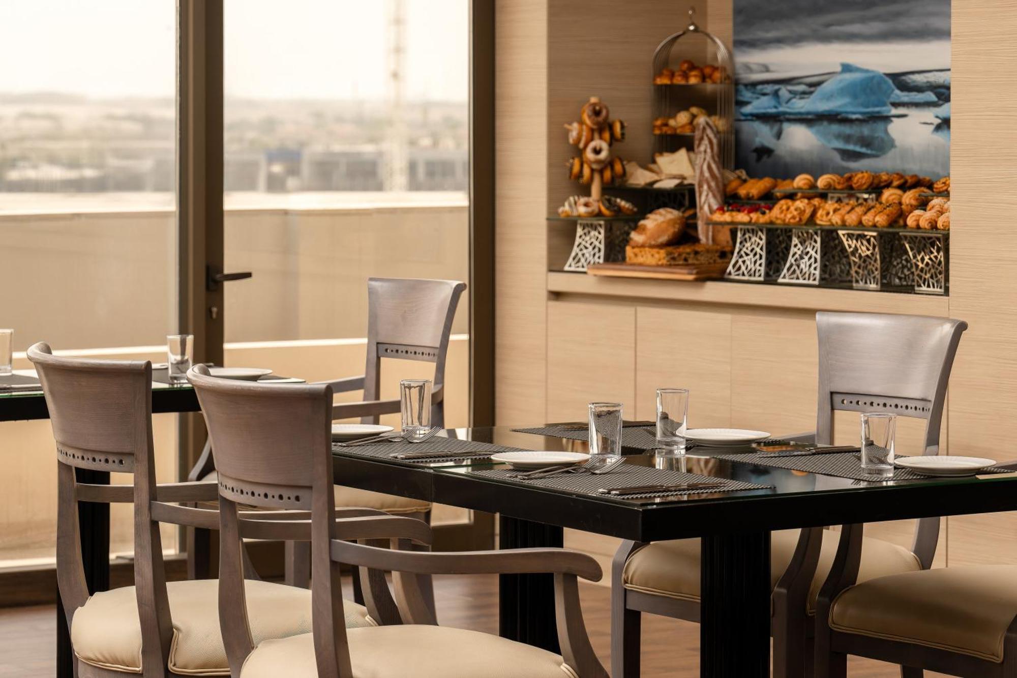 Carlton Al Moaibed Hotel Dammam Eksteriør bilde The Club at the airport