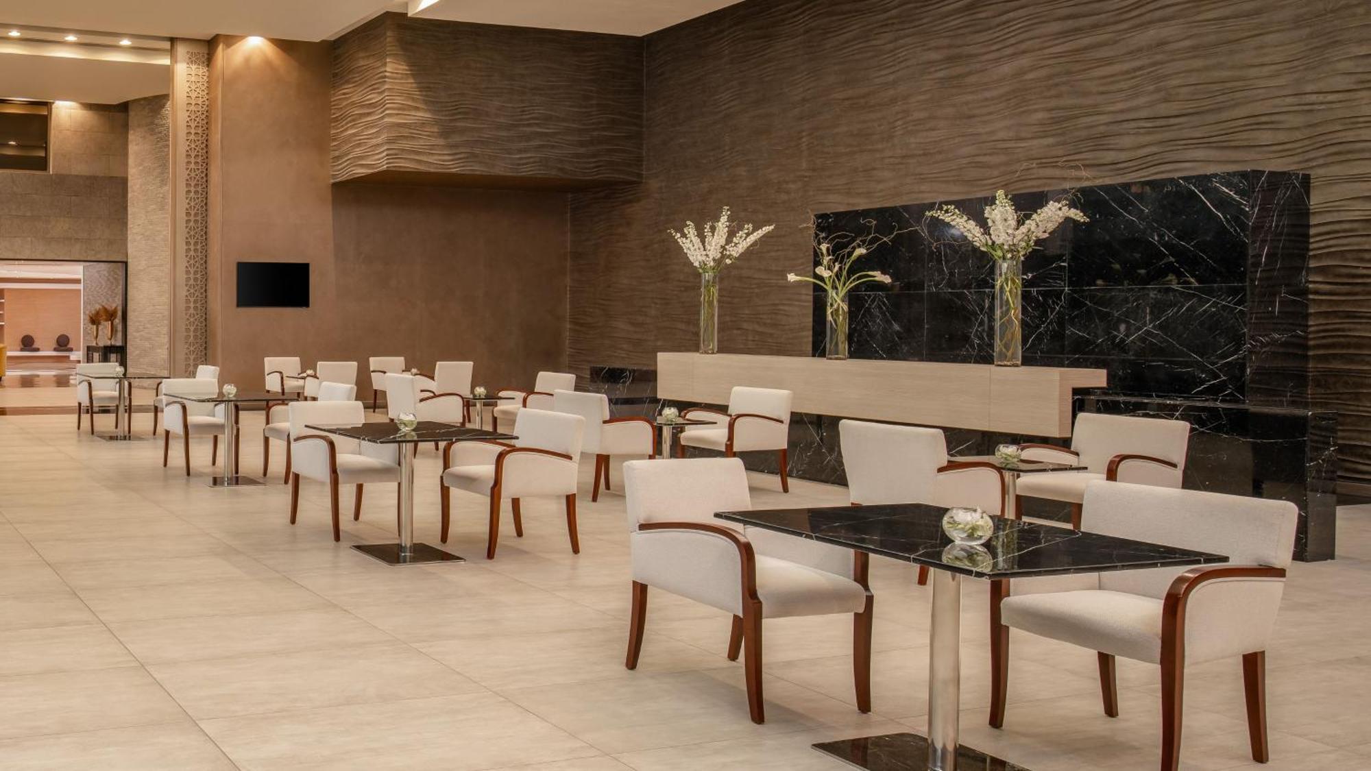 Carlton Al Moaibed Hotel Dammam Eksteriør bilde The lounge at the airport
