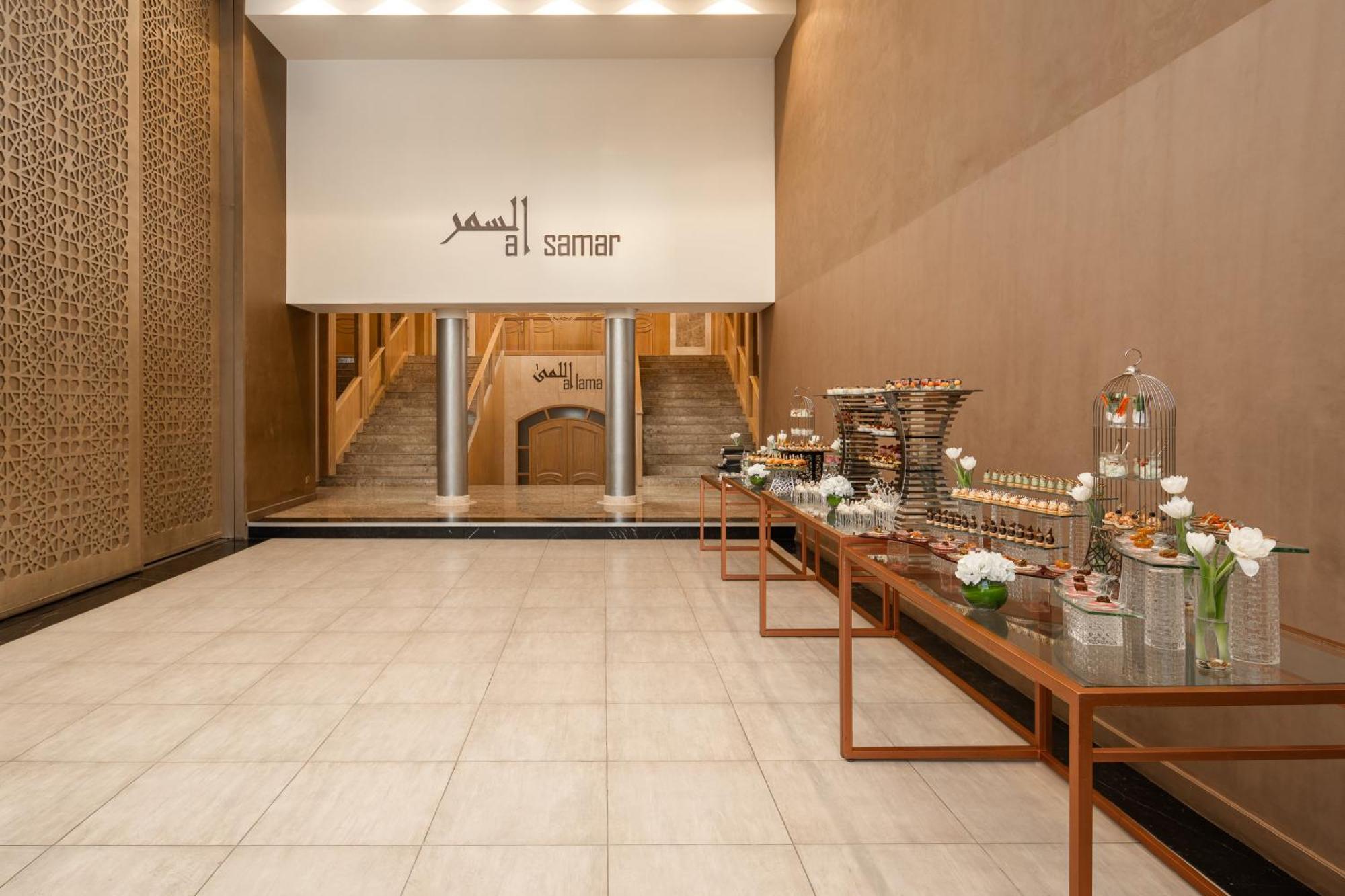 Carlton Al Moaibed Hotel Dammam Eksteriør bilde Entrance to the mall